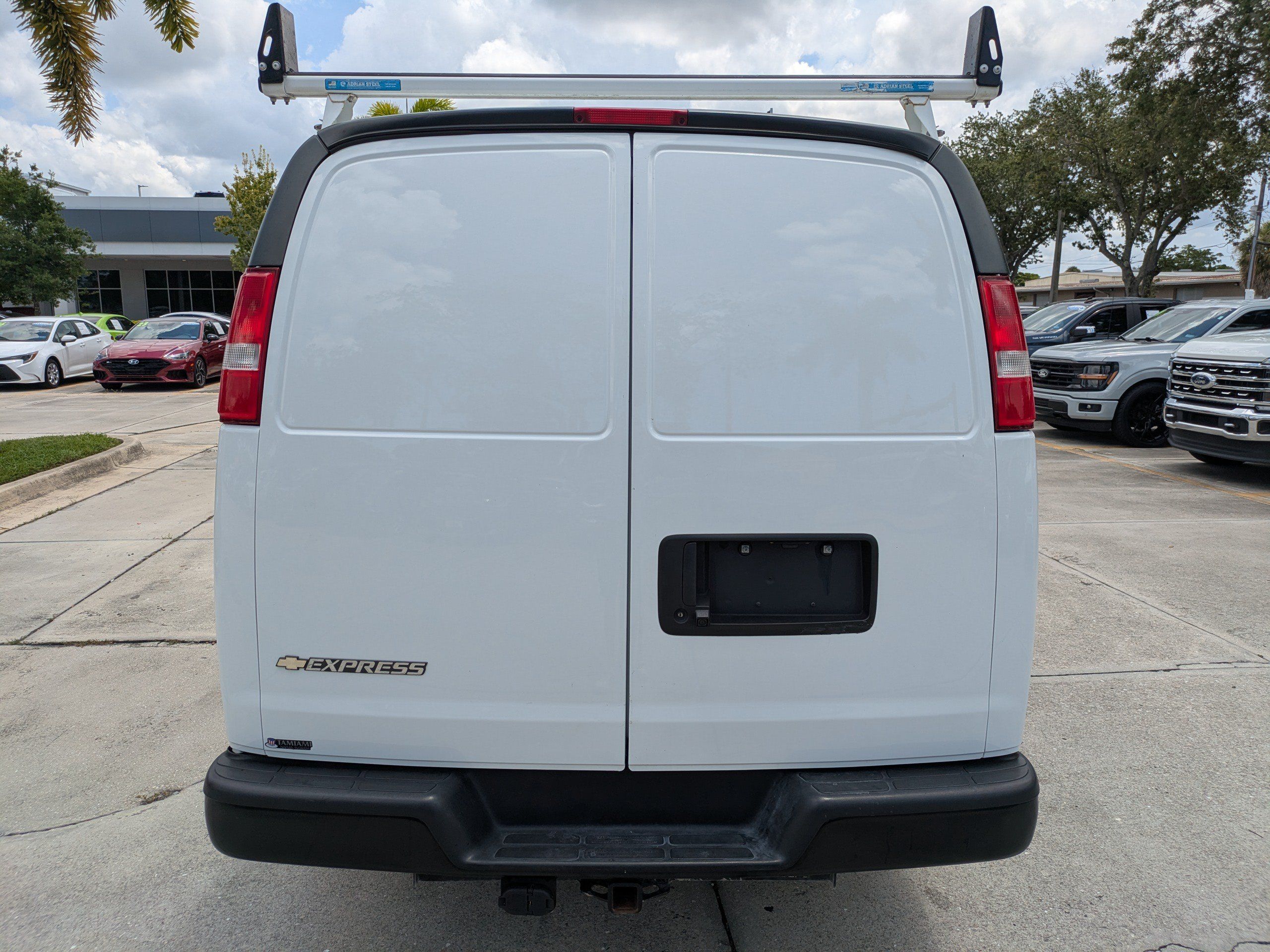 Used 2024 Chevrolet Express 2500 w/ Driver Convenience Package RWD image 5