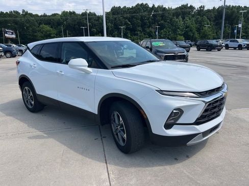 Used 2025 Chevrolet Blazer LT FWD image 9