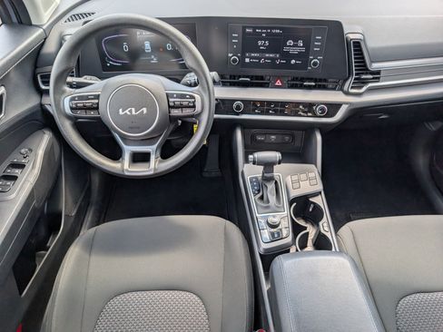 Used 2025 Kia Sportage LX FWD image 6