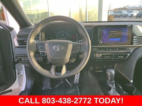 Used 2025 Toyota Camry SE w/ Convenience Package image 16