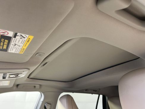 Used 2023 Toyota Highlander XLE image 24