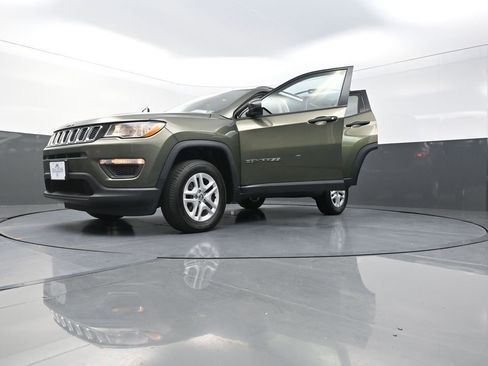 Used 2018 Jeep Compass Sport AWD/4WD image 33
