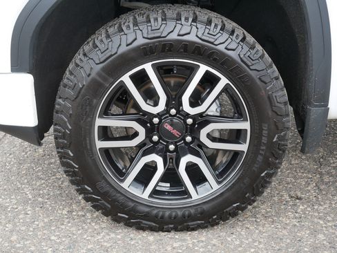 Used 2021 GMC Sierra 1500 AT4 w/ AT4 Preferred Package AWD/4WD image 15