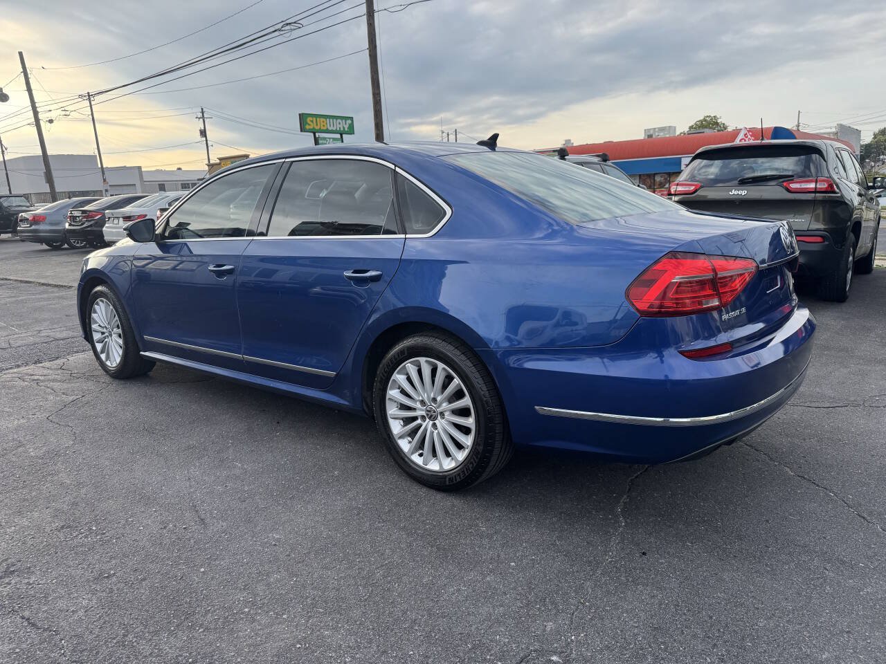 Used 2016 Volkswagen Passat 1.8T SE w/ Lighting Package (P06) FWD image 4