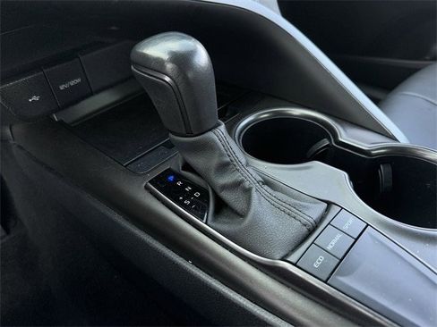 Used 2024 Toyota Camry SE image 19