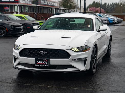 Used 2018 Ford Mustang Premium image 4