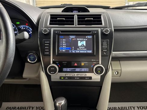 Used 2014 Toyota Camry XLE image 17