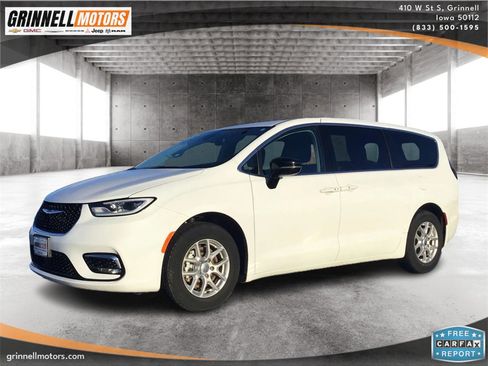 Used 2024 Chrysler Pacifica Touring-L image 1