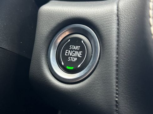 Used 2023 GMC Yukon XL SLT AWD/4WD image 24