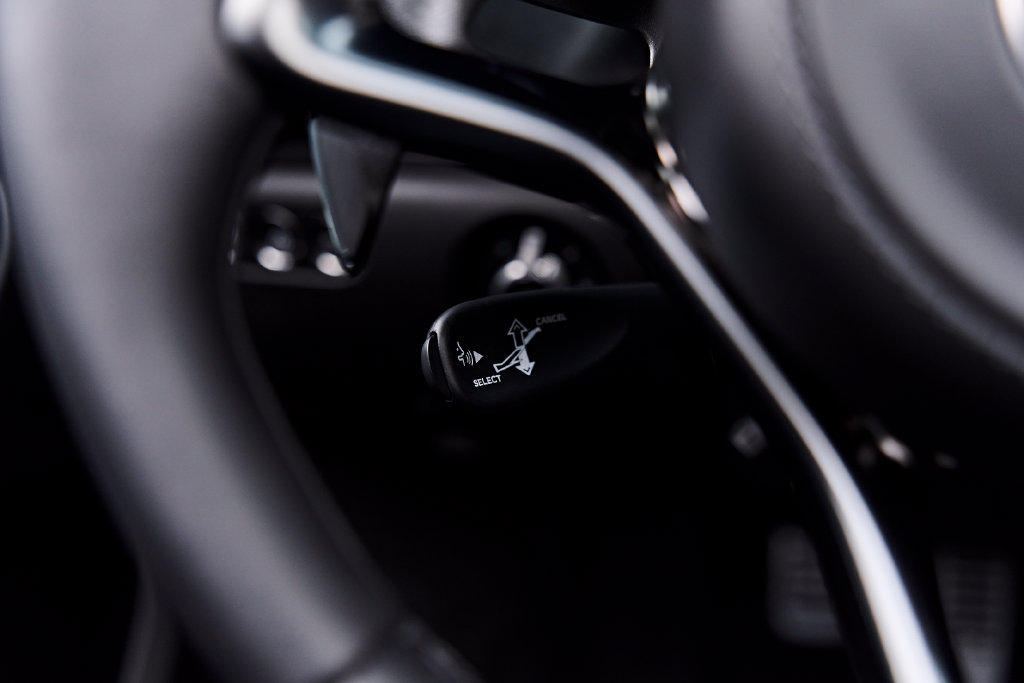 Used 2025 McLaren Artura Spider RWD image 59