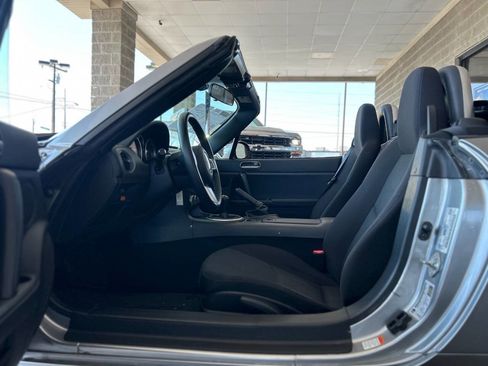Used 2010 MAZDA MX-5 Miata Sport w/ Convenience Pkg image 27