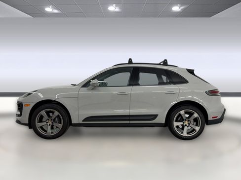Used 2024 Porsche Macan AWD/4WD image 2