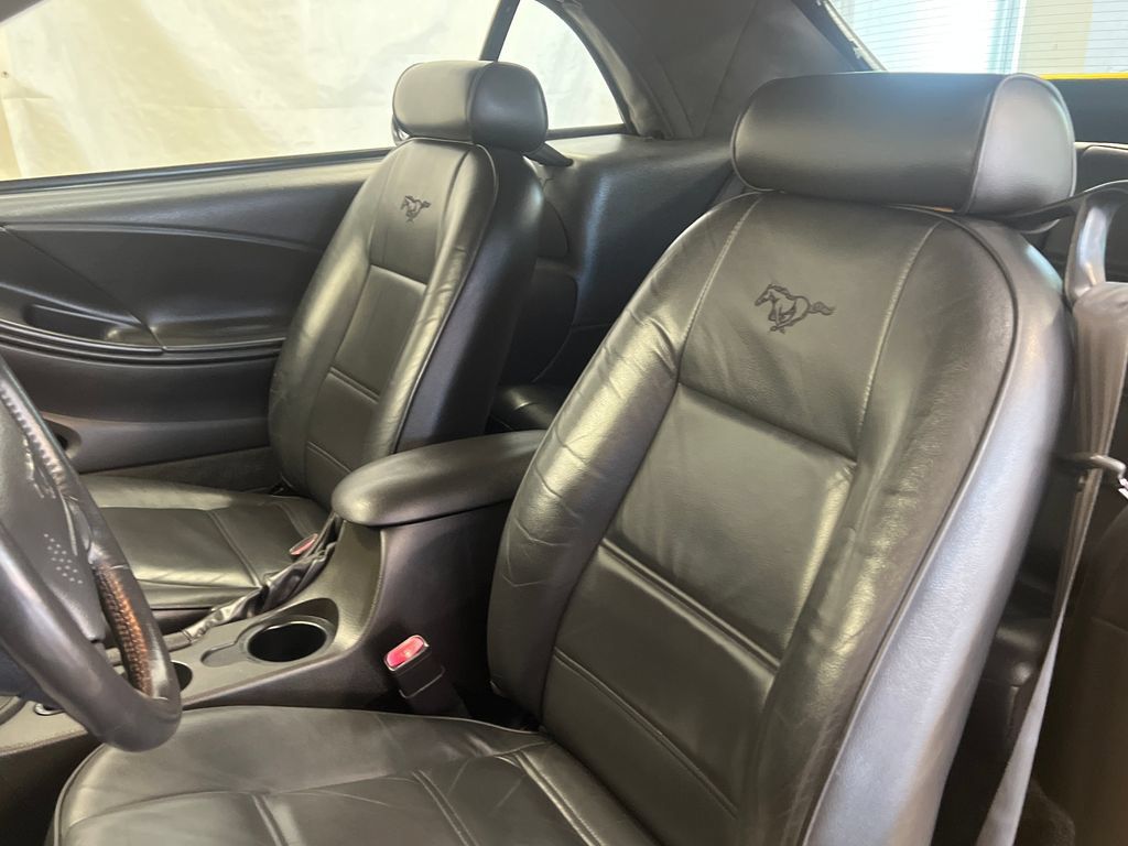 Used 2004 Ford Mustang Convertible RWD image 21