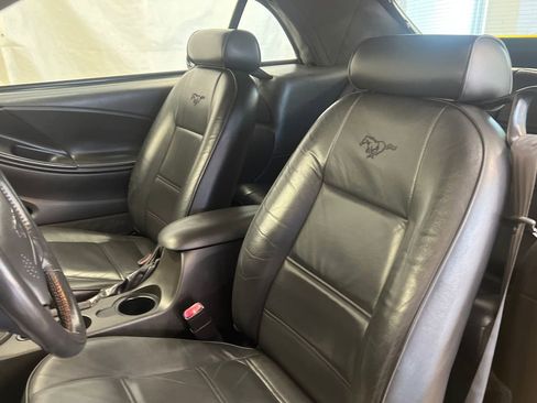Used 2004 Ford Mustang Convertible RWD image 21