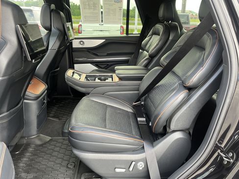 Used 2025 Lincoln Navigator Black Label AWD/4WD image 38