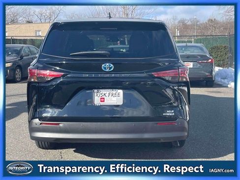 Certified 2021 Toyota Sienna XLE image 7