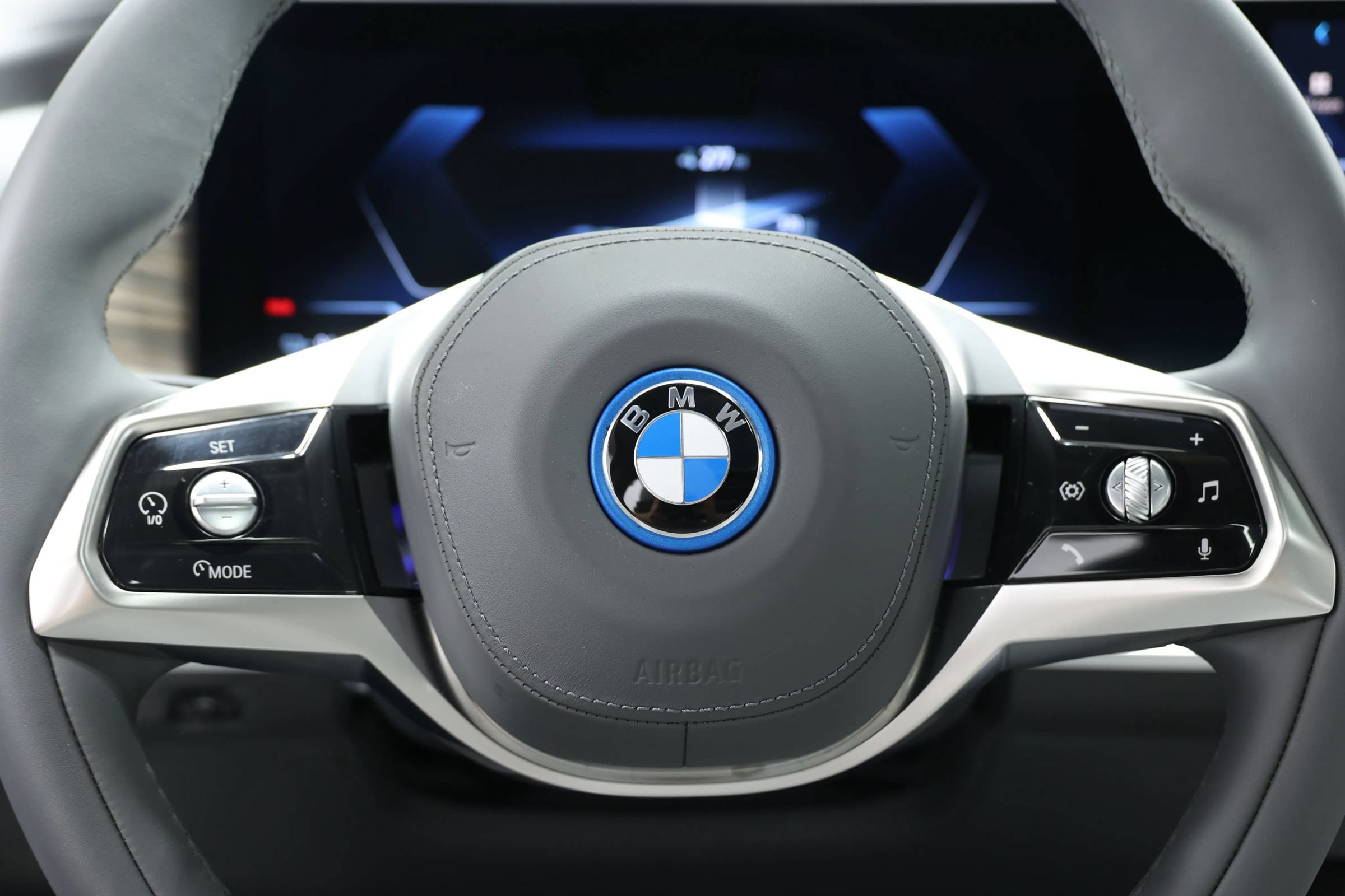 Used 2023 BMW i7 xDrive60 AWD/4WD image 25