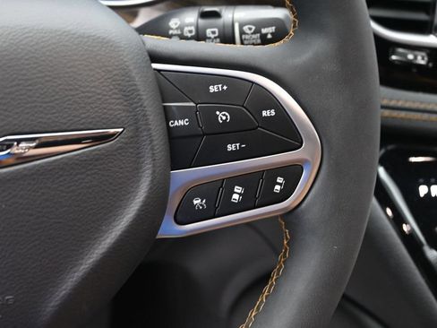 Used 2022 Chrysler Pacifica Pinnacle FWD image 27