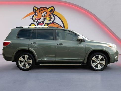Used 2012 Toyota Highlander Limited w/ Tow Pkg FWD image 4