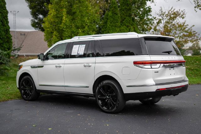 Used 2024 Lincoln Navigator L Reserve AWD/4WD image 7
