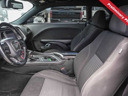 Used 2020 Dodge Challenger SXT RWD image 13