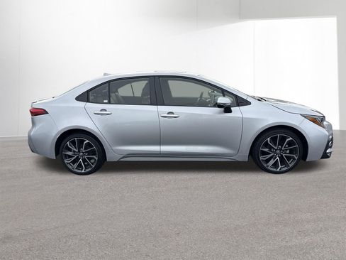 Used 2022 Toyota Corolla XSE FWD image 9