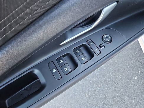 Used 2023 Hyundai Elantra SEL image 23