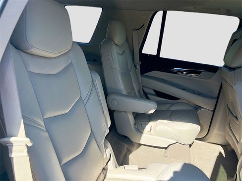 Used 2020 Cadillac Escalade Luxury image 30
