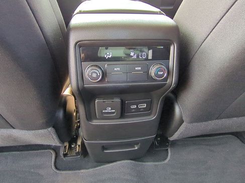 Used 2022 GMC Acadia SLE w/ Driver Convenience Package image 20