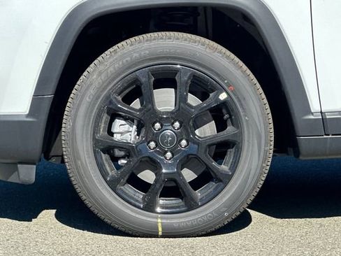 New 2026 Jeep Compass Latitude image 25