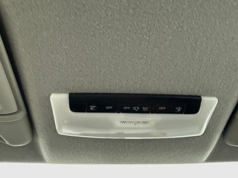 Used 2018 Nissan Kicks S FWD image 32