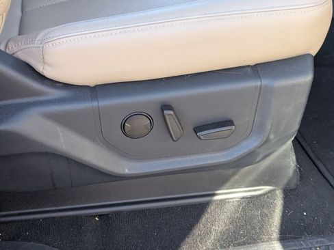 Used 2024 Ford Expedition XLT image 38