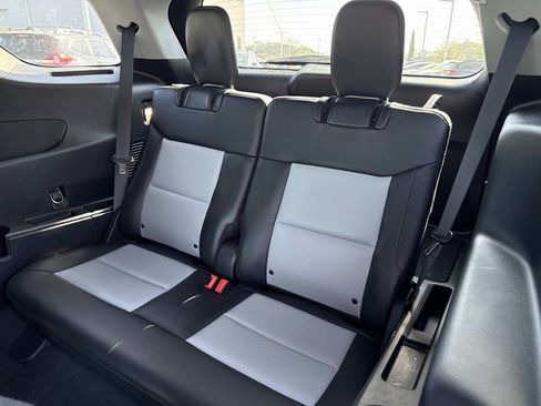 Used 2022 Ford Explorer XLT w/ Equipment Group 202A AWD/4WD image 17