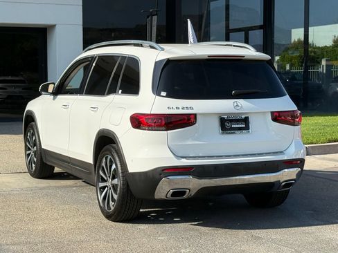 Used 2022 Mercedes-Benz GLB 250 w/ Premium Package Lite image 10