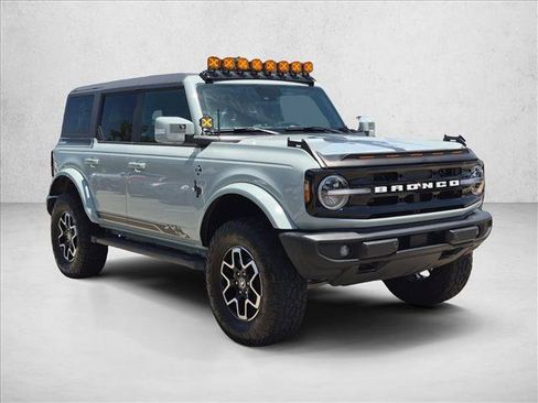 Used 2024 Ford Bronco Outer Banks AWD/4WD image 3