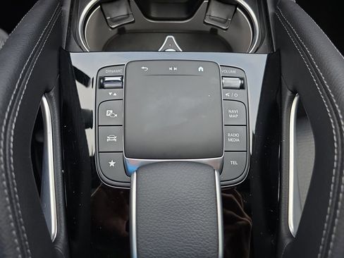 Used 2024 Mercedes-Benz GLE 450 4MATIC image 25