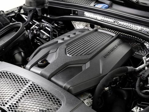 Certified 2026 Porsche Macan AWD/4WD image 28