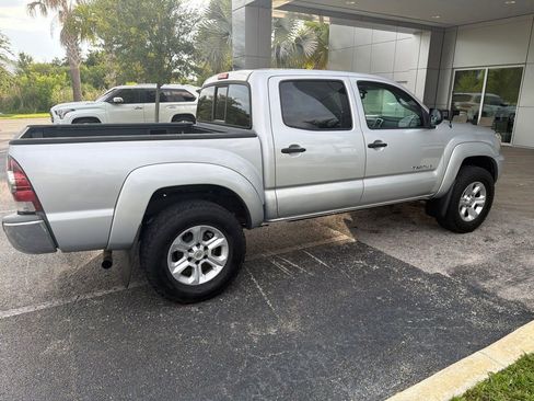 Used 2012 Toyota Tacoma PreRunner w/ SR5 Pkg RWD image 3
