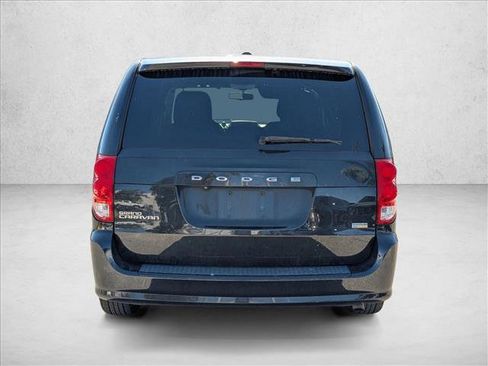 Used 2018 Dodge Grand Caravan SE image 4