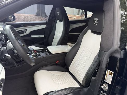 Used 2020 Lamborghini Urus AWD/4WD image 11
