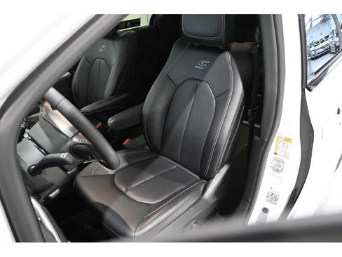 Used 2024 Chrysler Pacifica Touring-L w/ Uconnect Theater Family Group FWD image 14
