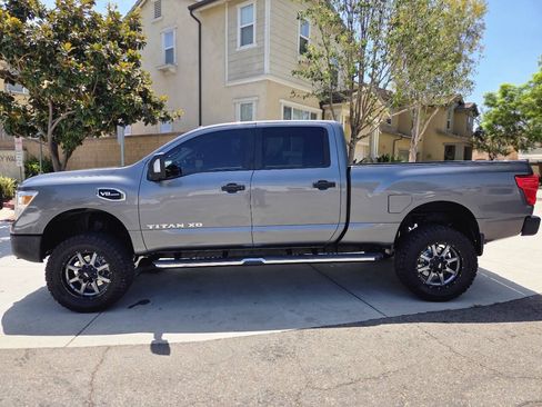 Used 2018 Nissan Titan SV w/ SV Convenience Package AWD/4WD image 39