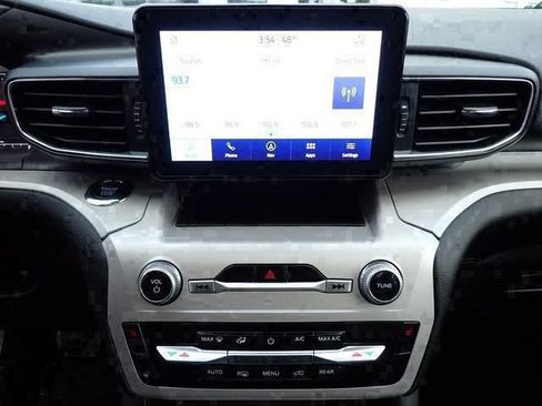 Used 2023 Ford Explorer XLT w/ Equipment Group 202A AWD/4WD image 16