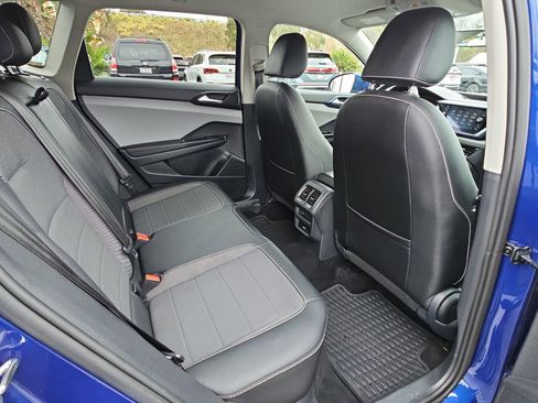 Used 2022 Volkswagen Taos SE FWD image 11