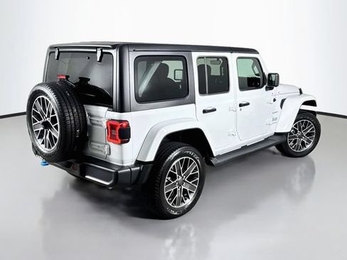 Used 2023 Jeep Wrangler Unlimited Sahara w/ Cold Weather Group AWD/4WD image 7