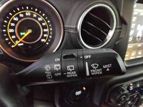 Used 2021 Jeep Wrangler Unlimited Sahara w/ Uconnect 4C Nav & Sound Group image 19