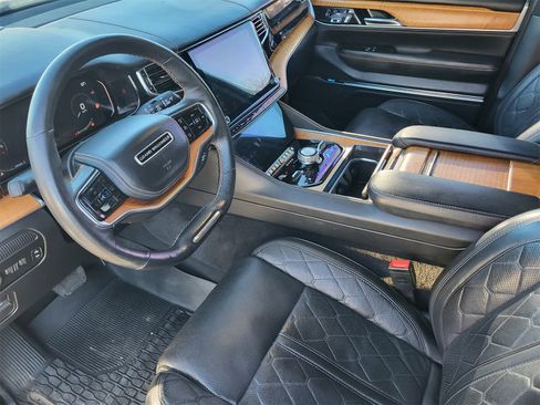 Used 2022 Jeep Grand Wagoneer Series III image 12