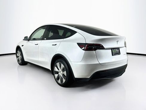 Used 2024 Tesla Model Y Long Range AWD/4WD image 5
