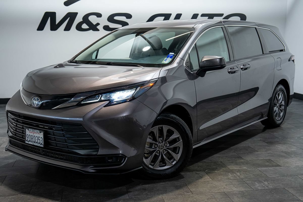 Used 2023 Toyota Sienna LE FWD image 24