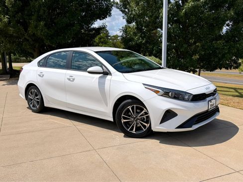 Used 2023 Kia Forte LXS FWD image 1